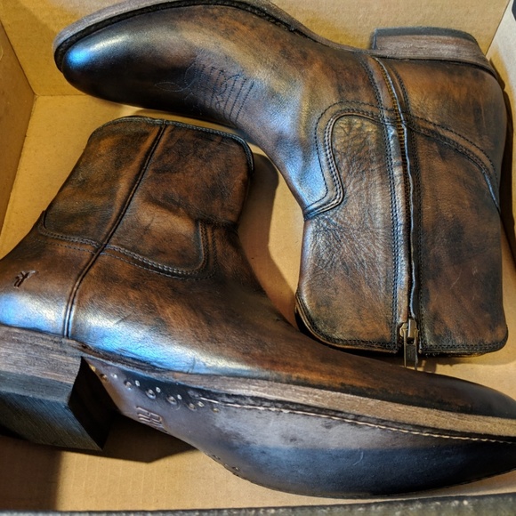 frye austin inside zip cognac